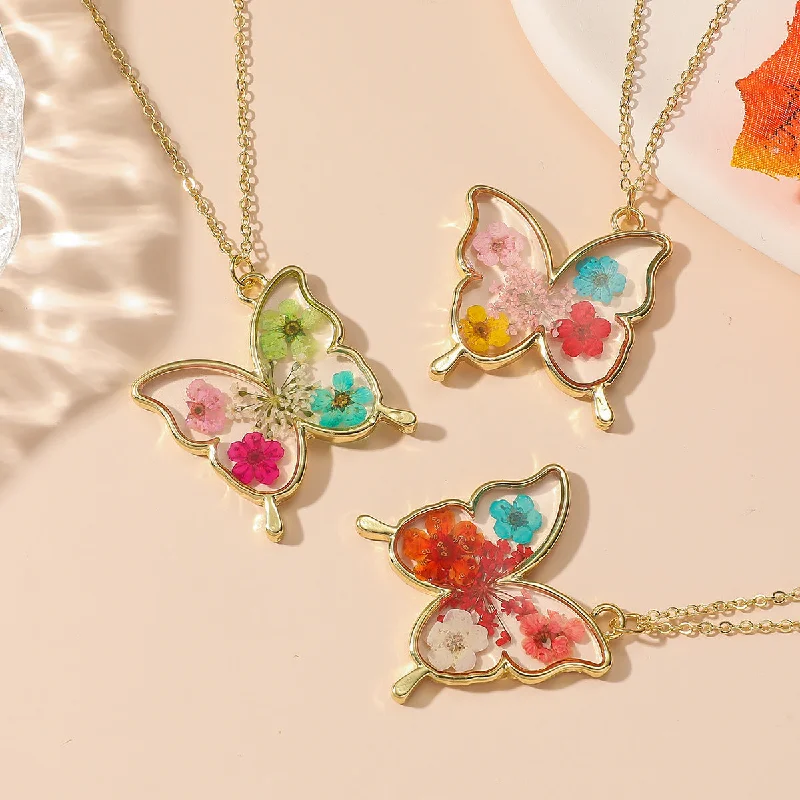 Wholesale Eternal Flower Resin Epoxy Butterfly Gypsophila Flower Pendant Necklace